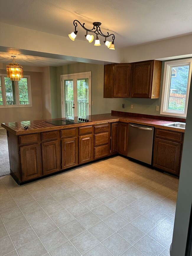 Building Photo - Kempton Hills 3 Bedroom/2.75 Bath Home with Sauna!