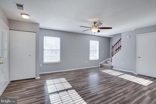 Building Photo - 700 Brandon Cir