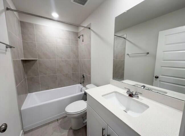 Building Photo - 5549 Madden Ln