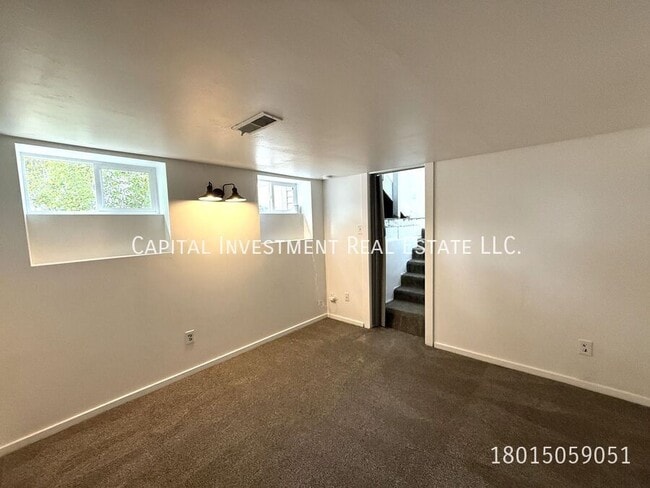Building Photo - 3844 McCall St E