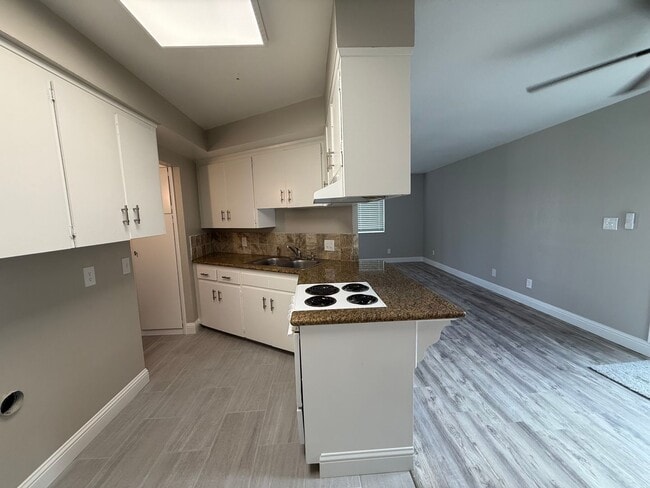 Building Photo - 2 Bedroom 1 Bath for rent!