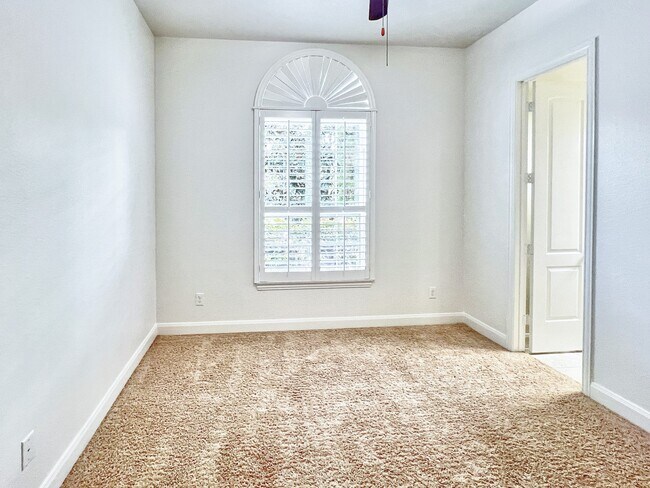 Building Photo - 78 Lindenberry Cir