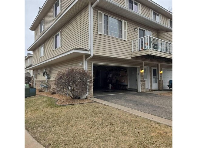 Primary Photo - 1613 County Rd D E