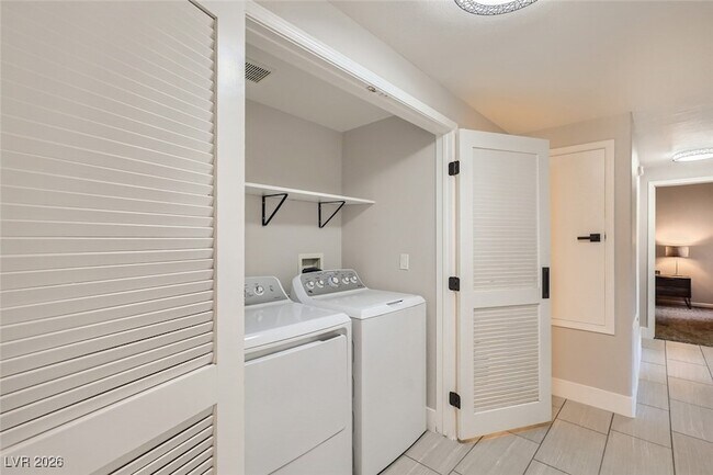 Building Photo - 8250 N Grand Canyon Dr