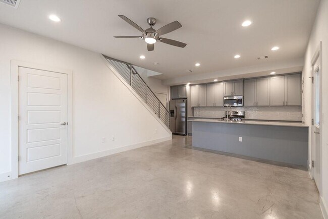 Building Photo - 7301 Providence Ave