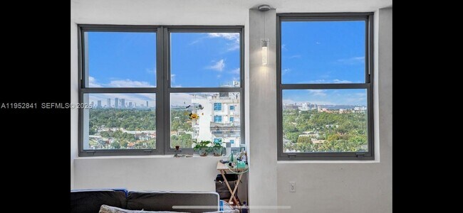 Building Photo - 2899 Collins Ave