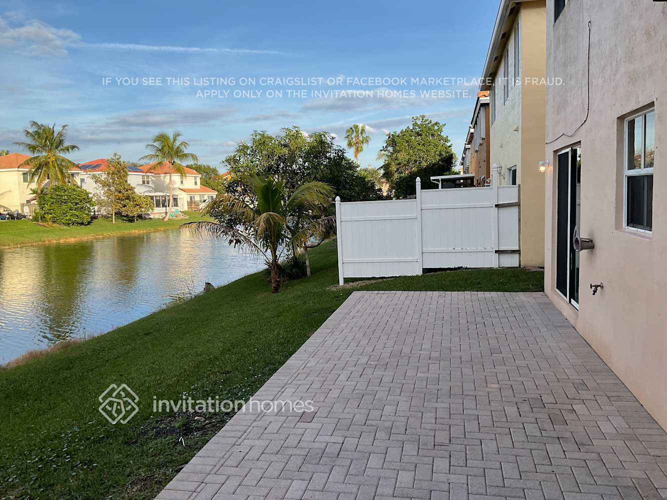 Building Photo - 7449 Santa Monica Dr