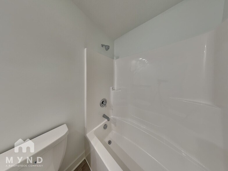 Building Photo - 16935 Sandhurst Pl