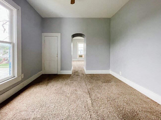 Building Photo - Near Local Shops and Restaurants