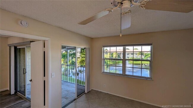 Building Photo - 1563 SE Royal Green Cir