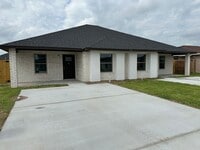Building Photo - 372 Uva Ln