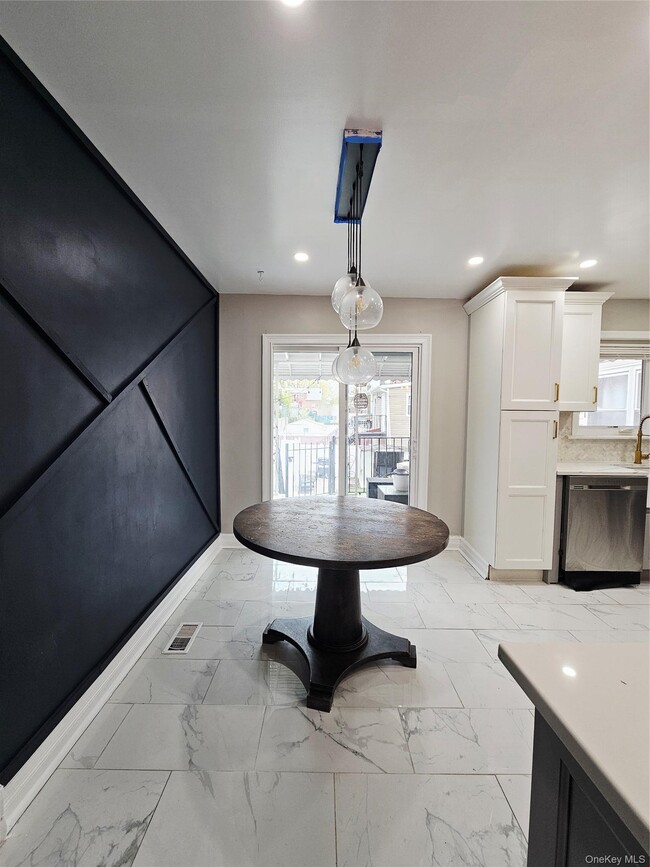 Building Photo - 2082 Pitman Ave