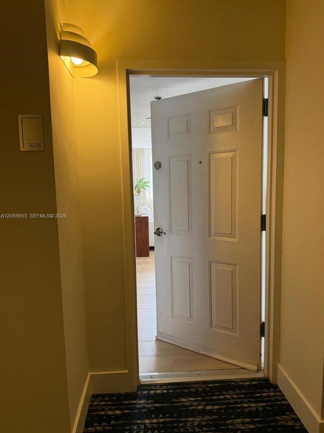 Building Photo - 540 Brickell Key Dr