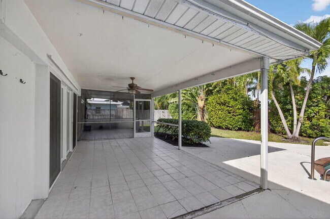 Building Photo - 1242 N Harbor Dr