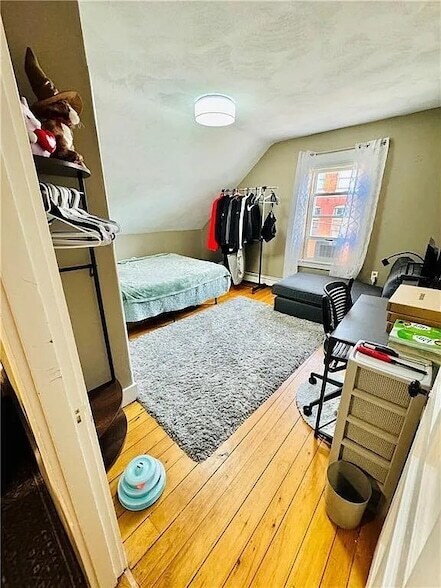 Building Photo - 1071 Main St