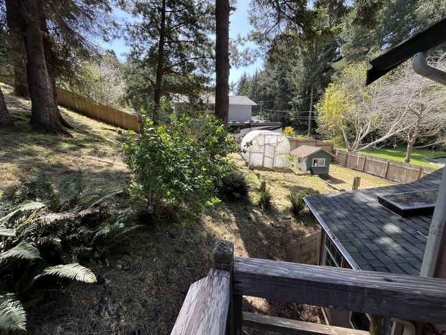 Building Photo - Custom 2-story Humboldt Hill home features 3-car garage, spacious pet-friendly yard