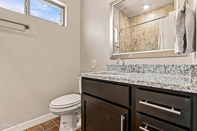 Building Photo - 13689 Flora Vista Ave
