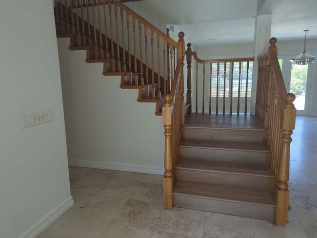 Building Photo - Beautiful and Spacious 4 Bed, 3 Bath Home ...