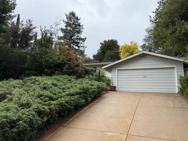 Building Photo - 180 N Balsamina Way