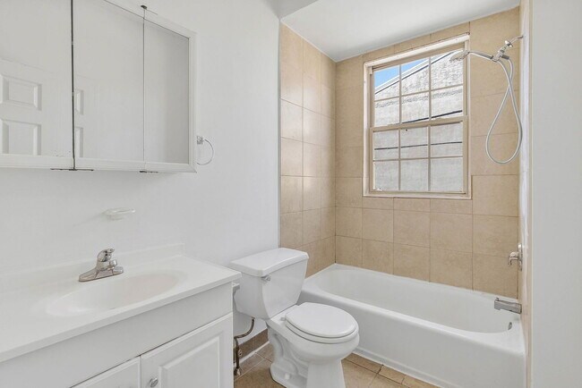 Building Photo - 621 N 33rd St