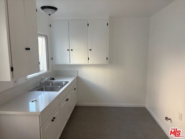 Building Photo - 6312 Overhill Dr