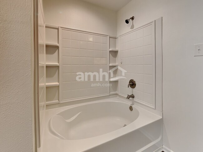 Building Photo - 308 Ranlo Ave