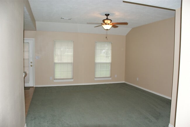 Building Photo - 8415 Reterio Dr