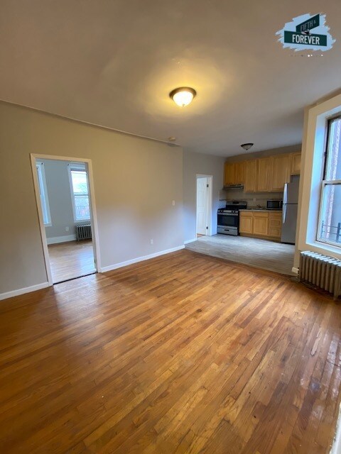 Building Photo - 335 E 34th St