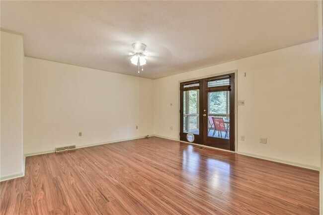 Building Photo - 935 Powderbag Creek Rd