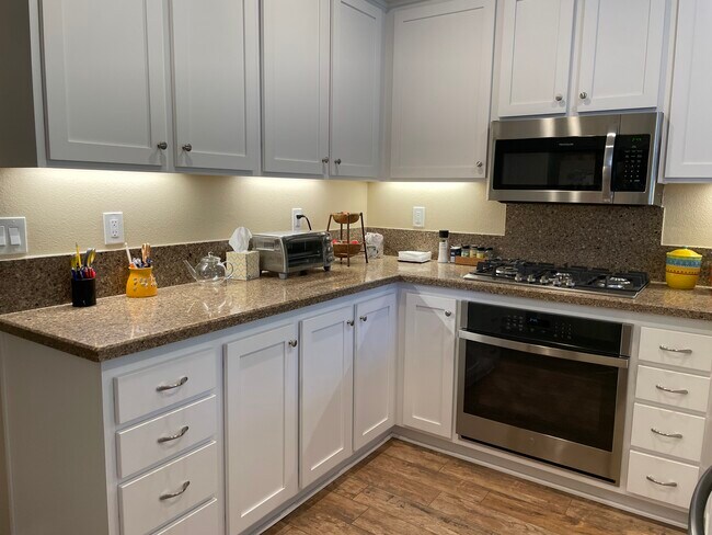 Building Photo - 28064 Dickason Dr