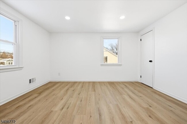 Building Photo - 88 Mitchell St