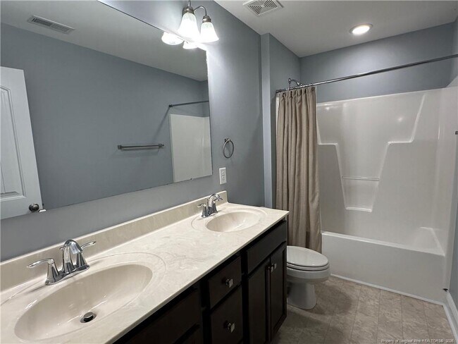 Building Photo - 2149 Heathcote Dr