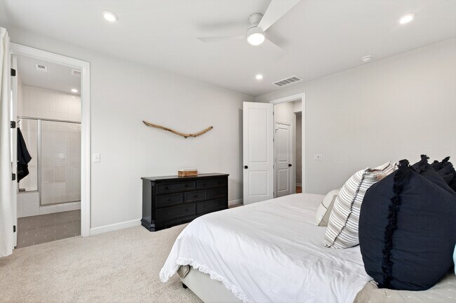 Building Photo - 4730 Cypress Tree Ln