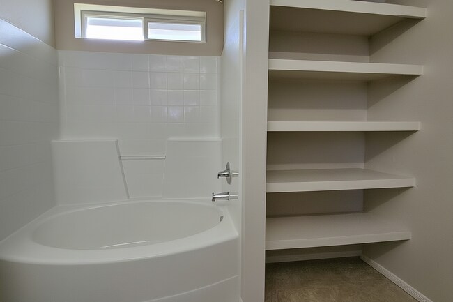 Building Photo - 25 S Shumway Ave