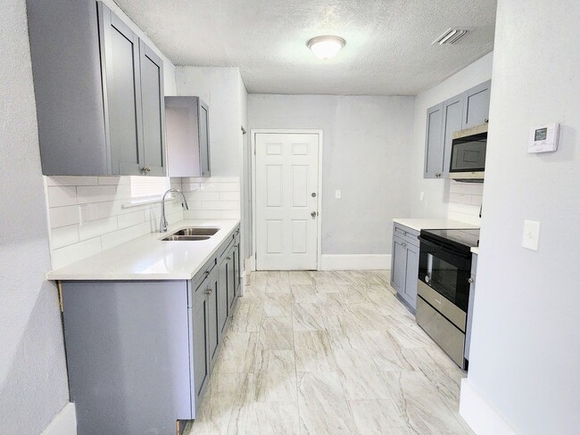 Building Photo - Fully Renovated 3 Bedroom Rental Home Avai...