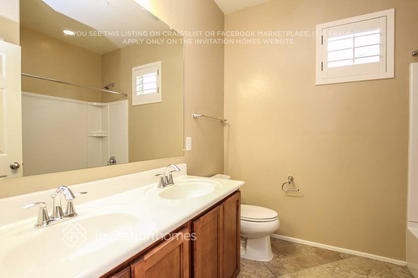 Building Photo - 9238 W Meadow Dr