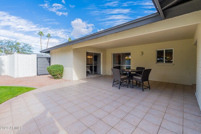 Building Photo - 4016 S Holbrook Ln