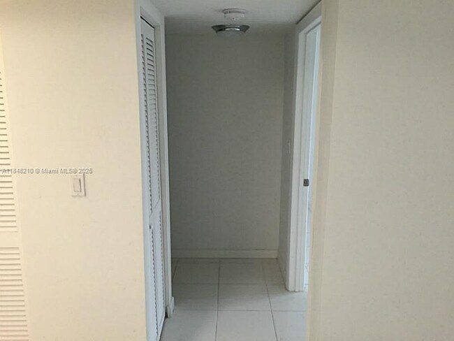 Building Photo - 9143 SW 77th Ave