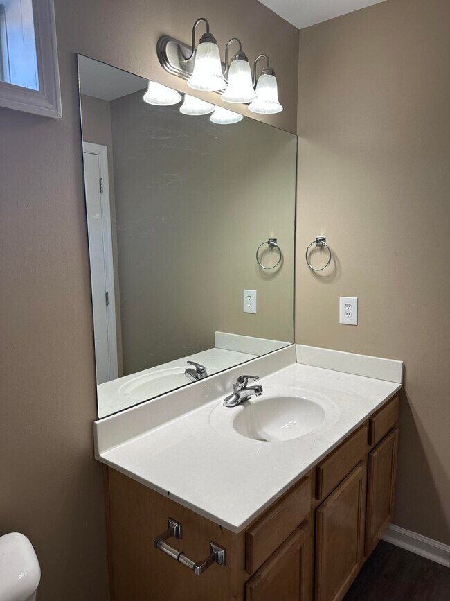 Building Photo - 3933 Pine Ridge Way