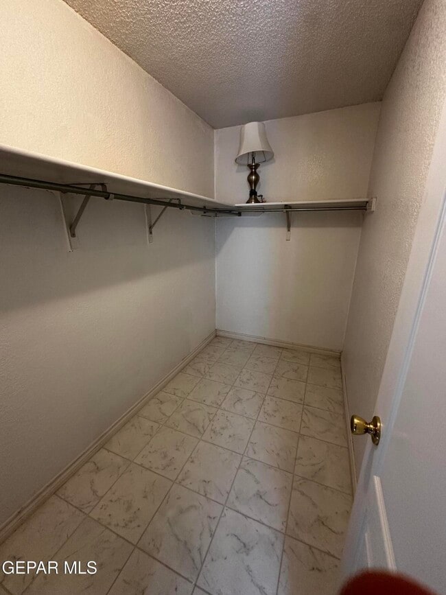Building Photo - 3181 Queens Garden Cir