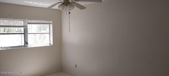 Building Photo - 221 Columbia Dr