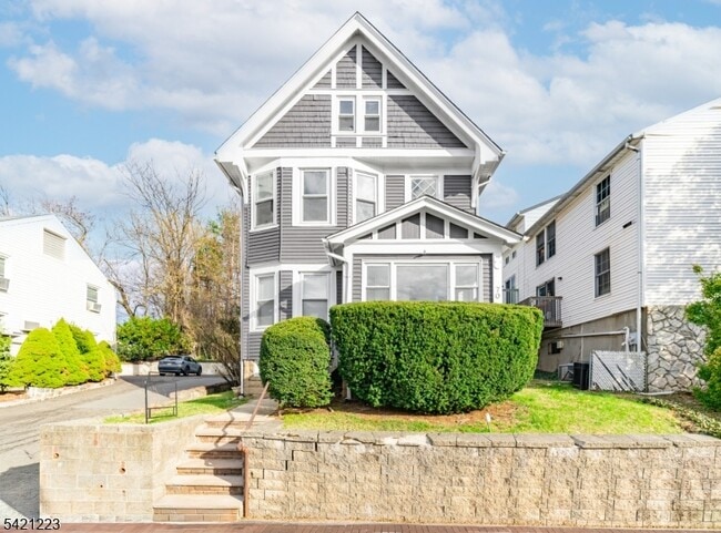 Building Photo - 70 Valley St