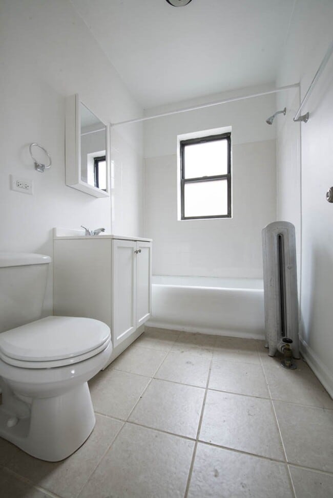 Building Photo - 7914 S Hermitage