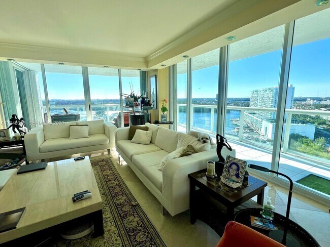 Building Photo - 16500 Collins Ave