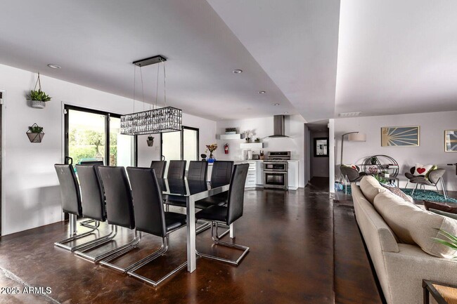 Building Photo - 5002 N 38th Pl