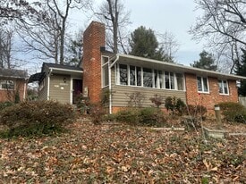 Building Photo - 6009 Grosvenor Ln