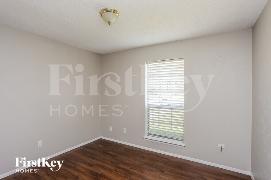 Building Photo - 908 Wandering Way Dr