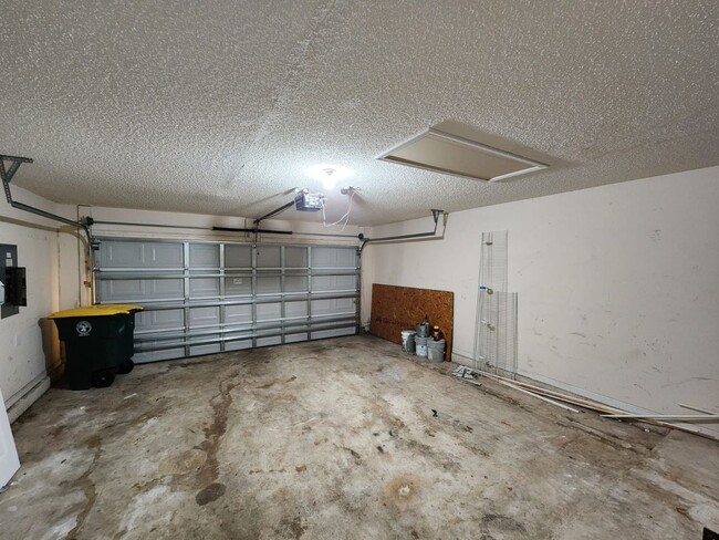 Building Photo - ***HOLIDAY SPECIAL NO RENT FOR DECEMBER*** Beautiful 4 bedroom 2 bath Home