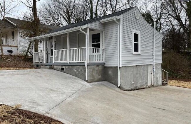 Building Photo - 1308 Iredell Ave