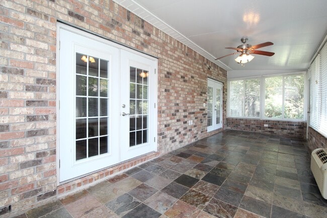 Building Photo - Spacious 3BR with Sunroom & Eat-In Kitchen – Holsberry Estates